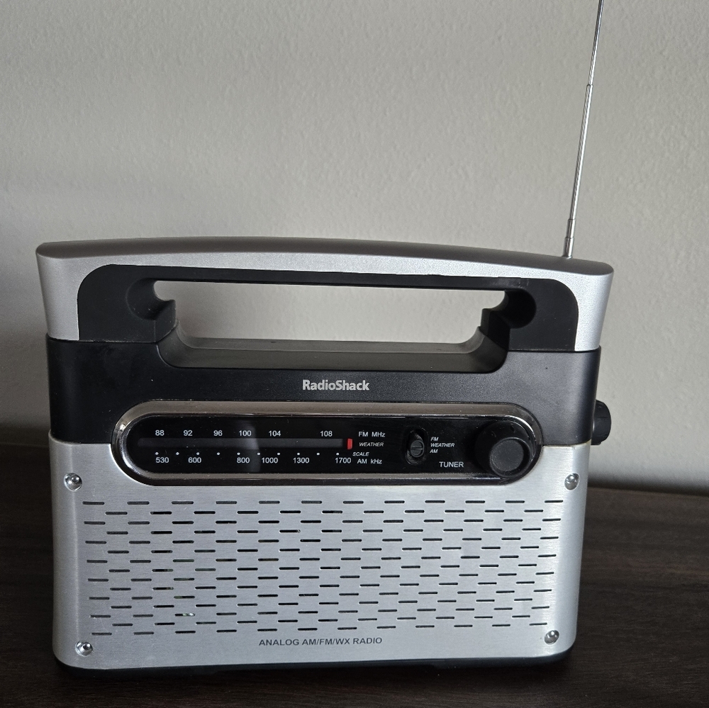 Radio Shack Vintage Portable AM/FM/WX Weather Radio